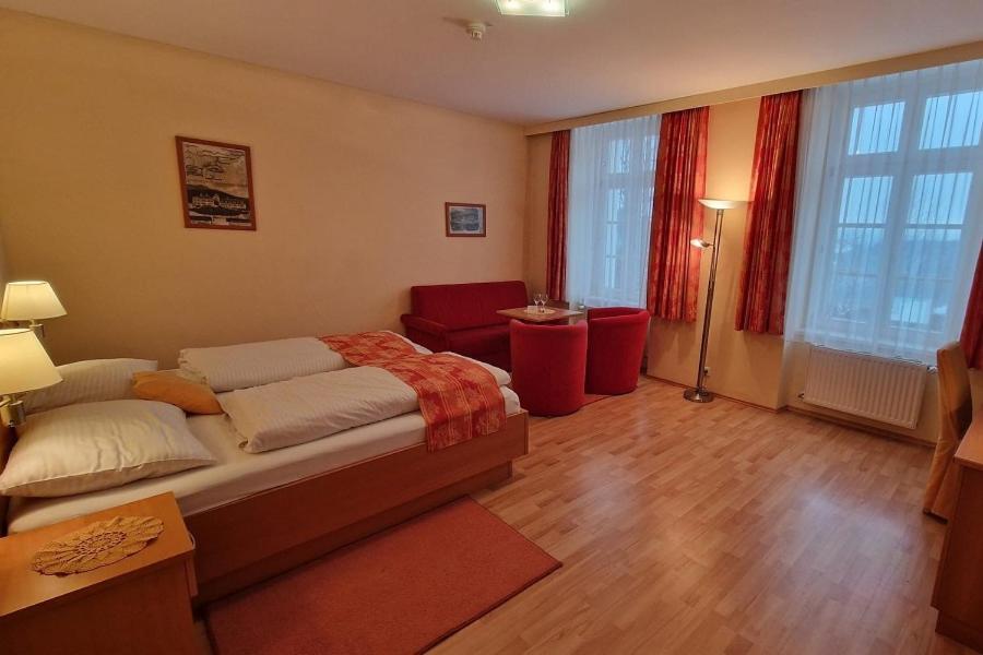Hotel Kirchenwirt In Maria Schutz Schottwien Zewnętrze zdjęcie